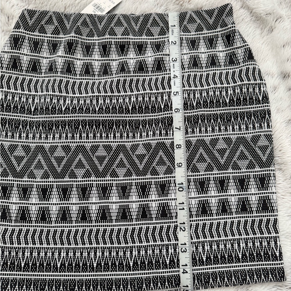 Express Geometric Black and White Pencil Skirt - Picture 4 of 4